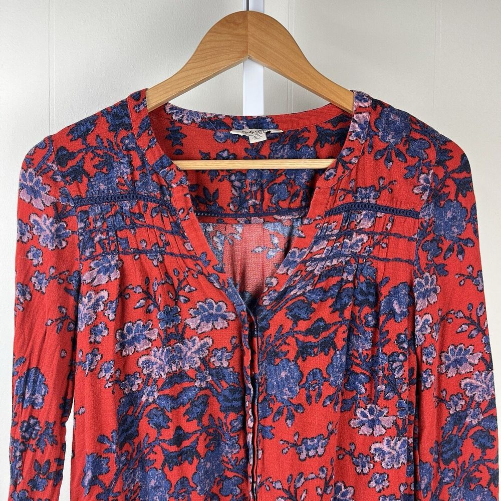 Lucky Brand‎ Peasant Top Womens XS Red Blue Floral Button Front Rayon Boho - Picture 3 of 6